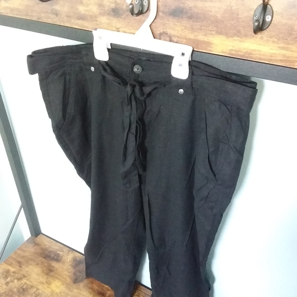 NEW Reitmans Petite Belted Capris - Picture 3 of 4